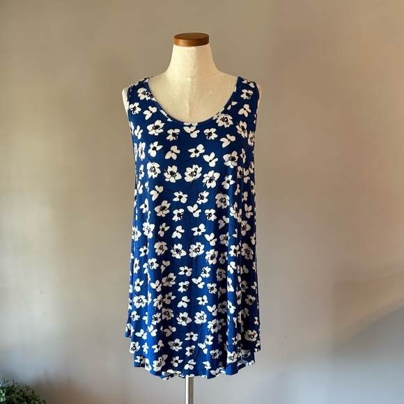 NWT Lane Bryant blue white Floral Blue Sleeveless stretch tank  Top flare 18/20 - Picture 1 of 9